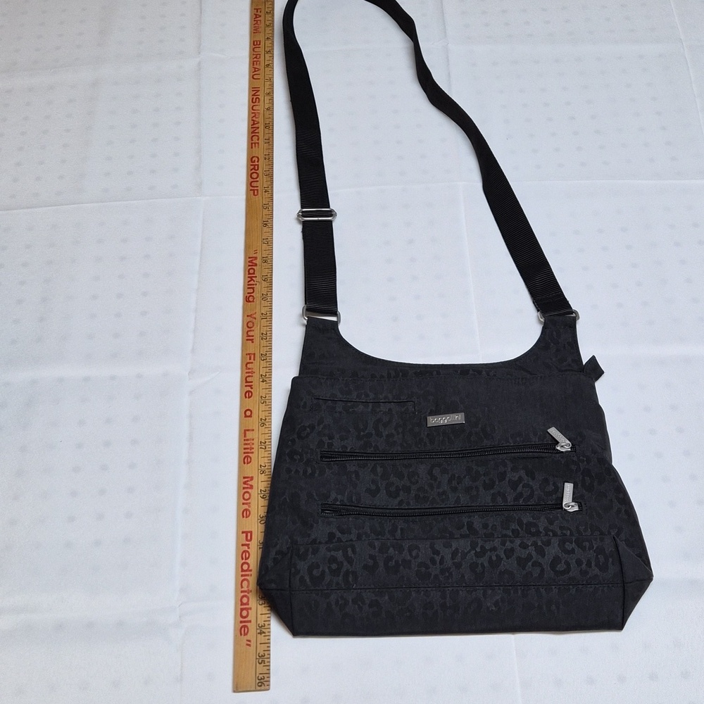 Baggallini Charcoal Leopard Crossbody Bag Exc Cond - Picture 3 of 10